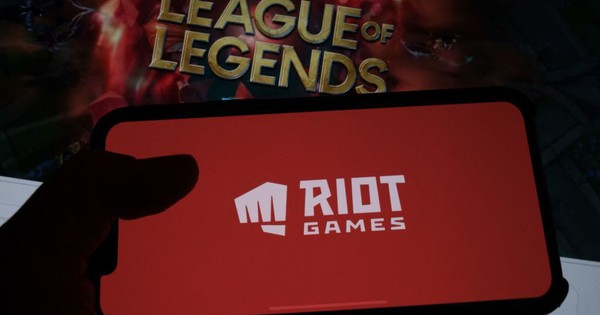 Ganh đua chỉ vì một trang phục, game thủ đồng loạt gửi thư làm phiền ...