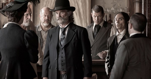 Bone Tomahawk - Phim miền Tây kết hợp với những yếu tố kinh dị lôi cuốn